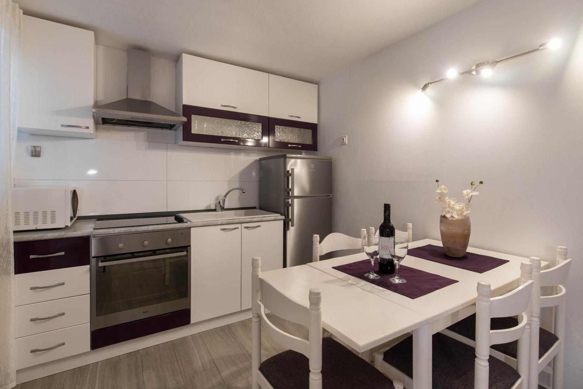 Beachfront Apartments Zanic Podstrana Habitación foto
